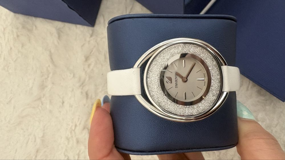 Часовник Swarovski