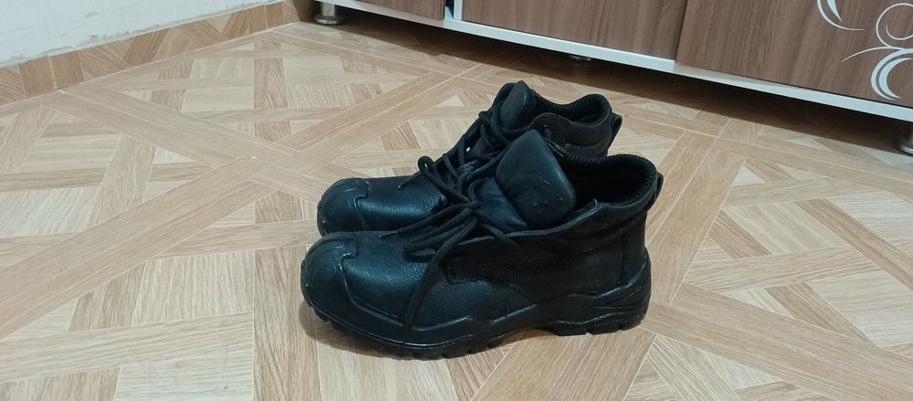 Продам спец обувь