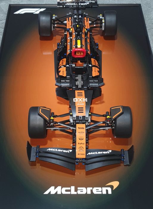 Конструктор Lego Формула-1 McLaren MCL38 и рамка держатель для болида