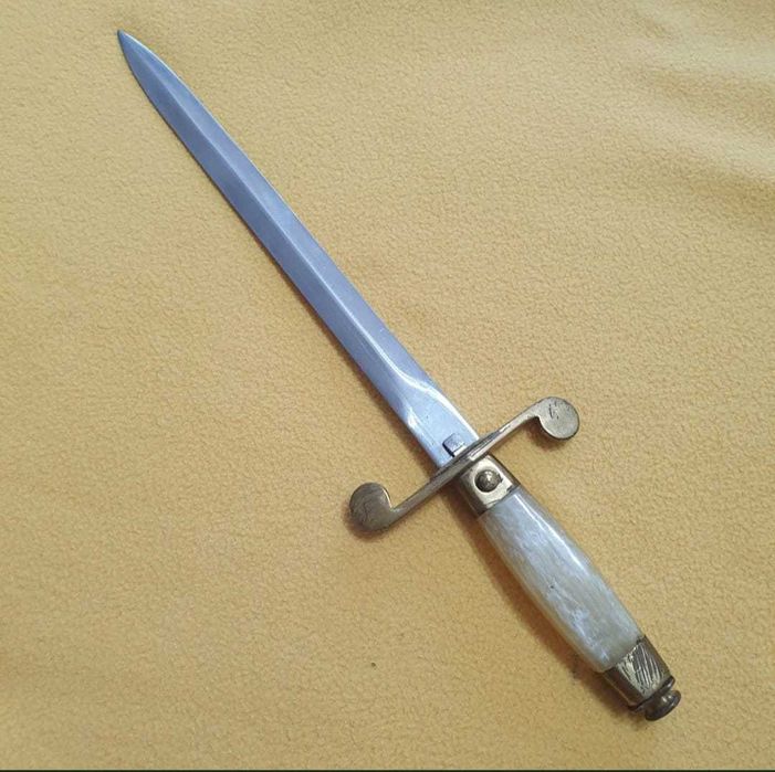 Stilet vintage de ofiter roman