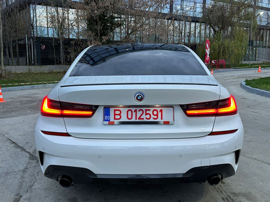 Bmw 320i an fab 2020  model M-pachet 400 cp