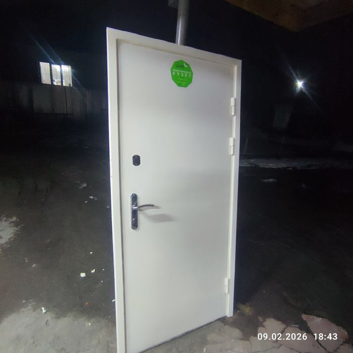 Железный надёжный дверь