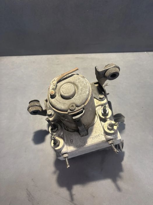Pompa ABS 8D0614111 Audi A4 1999 1.8 MT (125 hp)