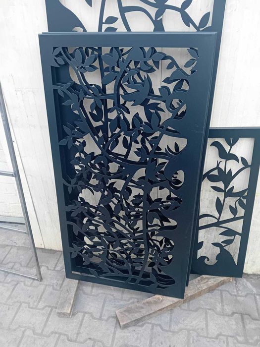 Здравейте изработвам метални конструкци парапети навеси и огради