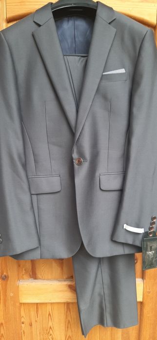 Вечерний костюм продам.