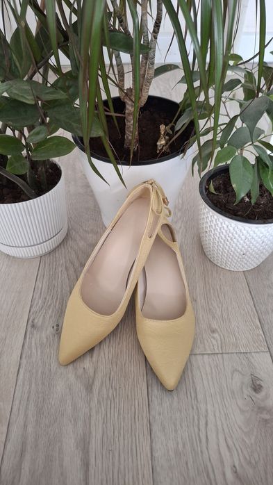 Продаётся туфли новым состояние для разных цвета