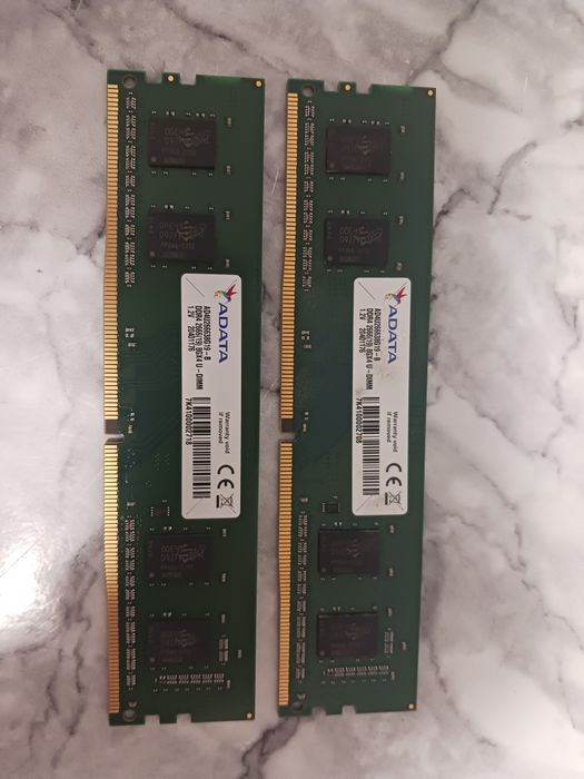 Vând 16 gb ram 2666 adata