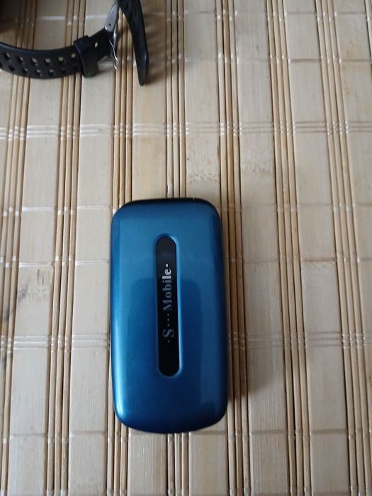 Кнопочный ,телефон.