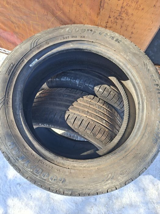 Продам шины 215/55/17 гудиер
