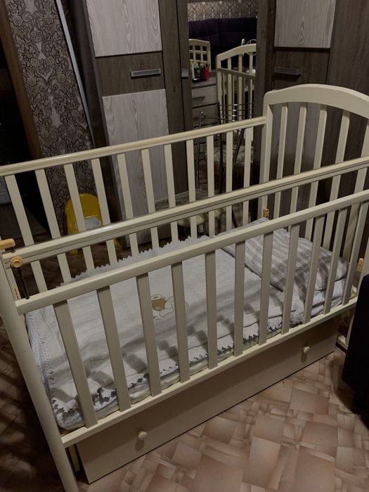 Детская кроватка с матрасом