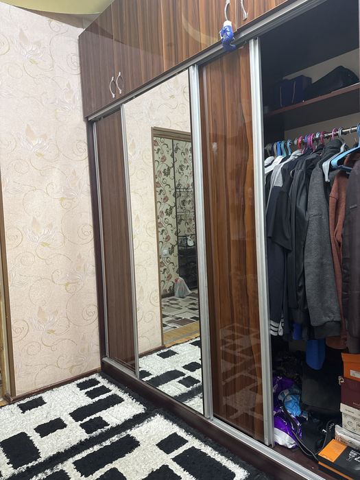 Шкаф сотилади 4 метр узунлиги буйига 2х60