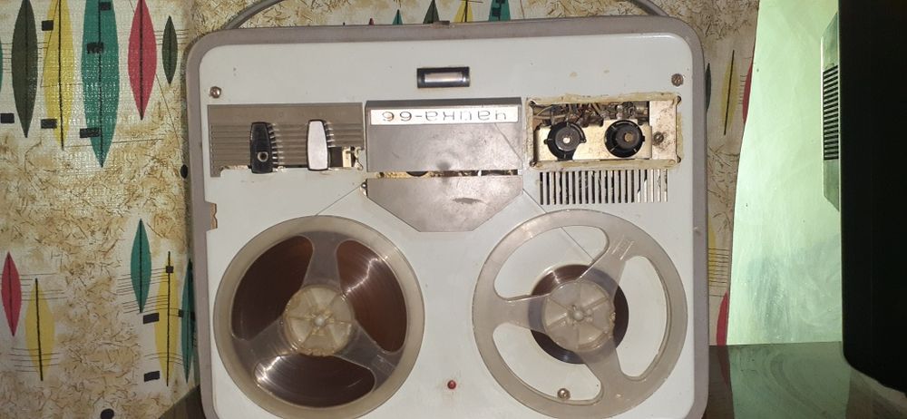 Магнитофон чайка66 ламповый рабочий с кассетами