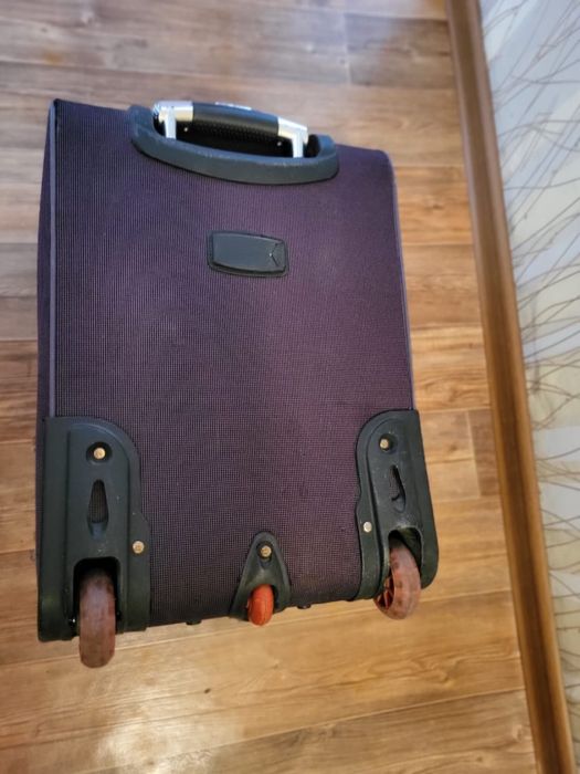 Чемодан 3000 тенге