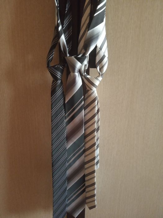 Галстуки, в наличии 3шт.