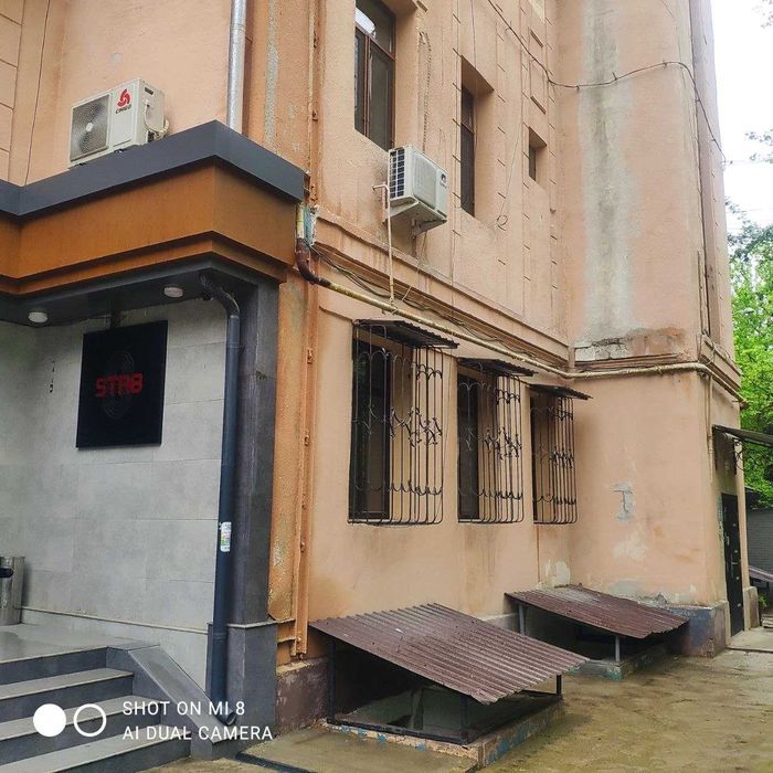 Самый Центр, ЦУМ,  Сталинский дом, 1 эт. 2 передел в 3, + подвал