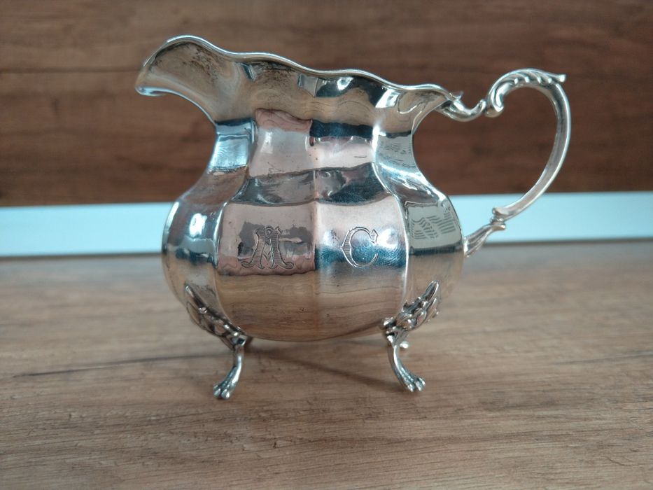 Продавам антикварна Шведска сребърна кана 1926 година