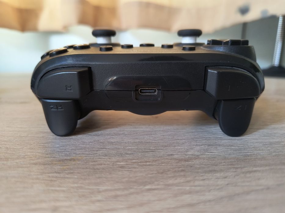 Джойстик на Trust. Сравнително нов модел, без забележки, с мн. функции