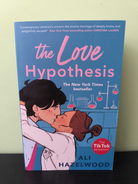 Разменям The Love Hypothesis