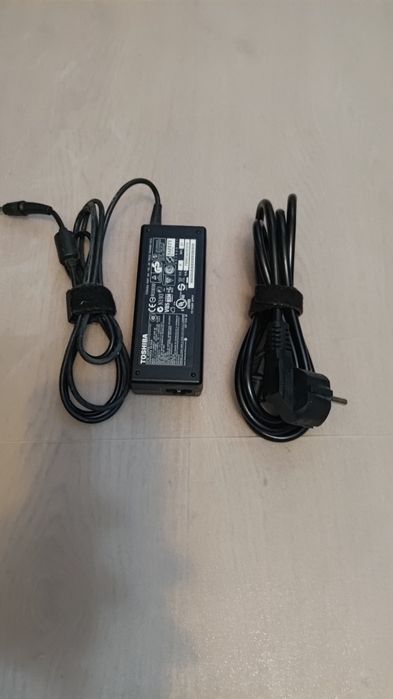 Vand incarcator original TOSHIBA ADP-75SB BB