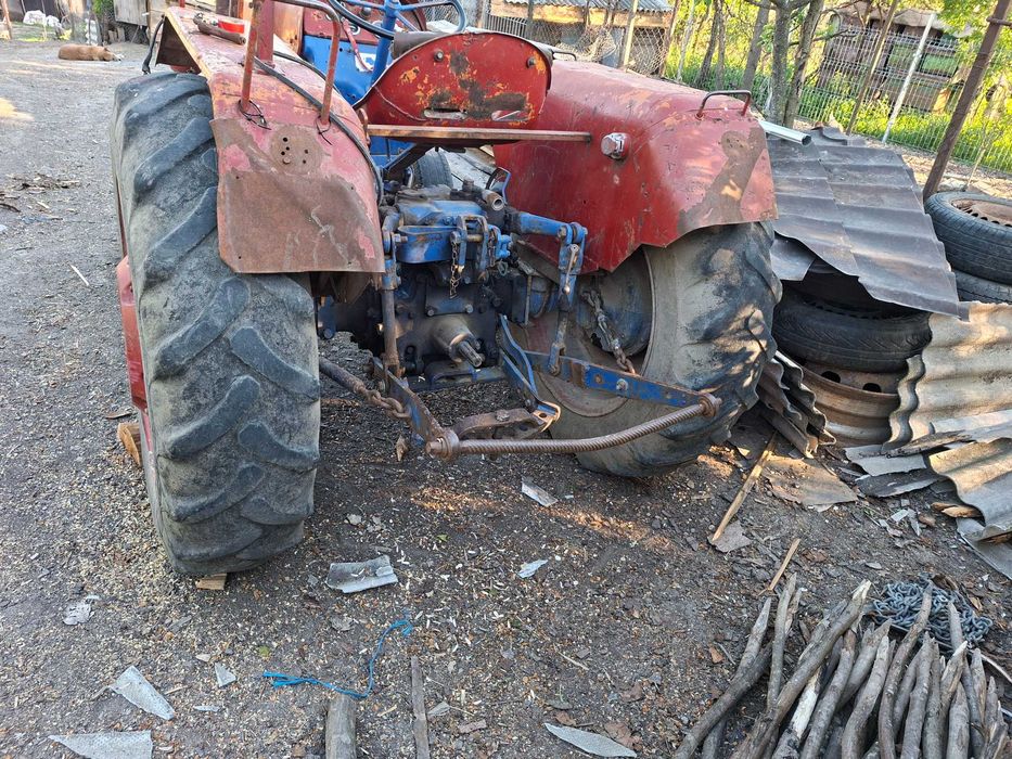 Vând tractor fiat