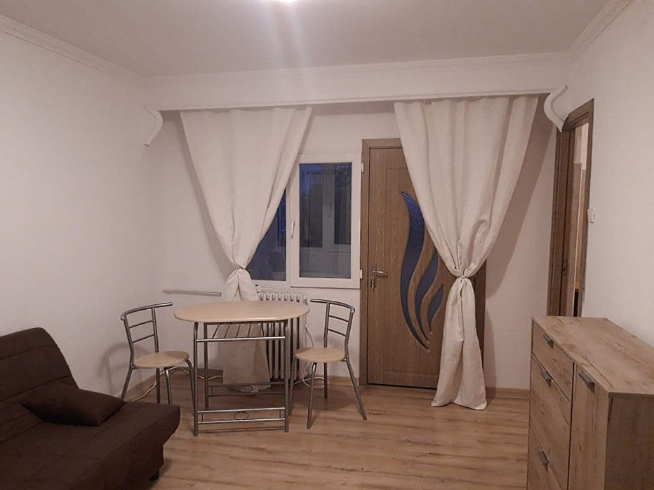 Închiriez garsoniera confort 1