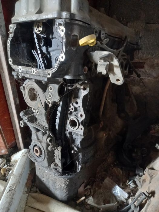 Двиготель на Нисан примера 2006