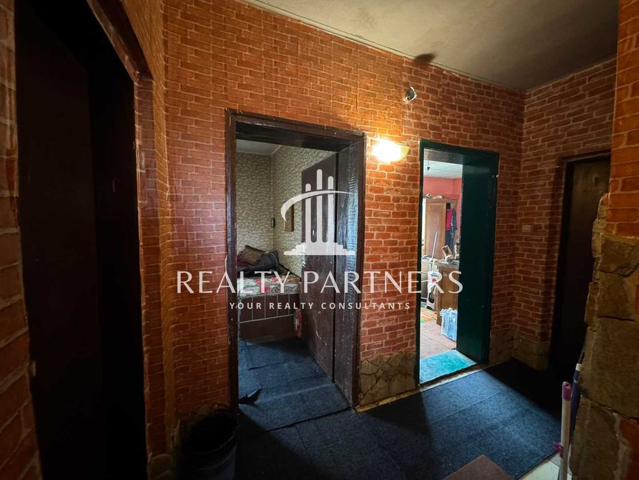 Продава Eтаж от къща - кв. Църква, гр. Перник