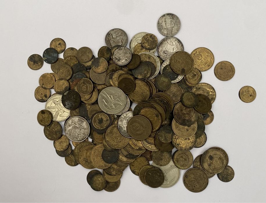 Продам монеты 300 тенге