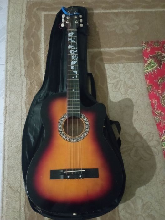 Акустическая гитара