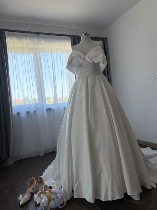Rochie mireasă , deosebita , eleganta , feminina , mărimea 52