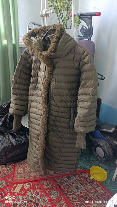 Женский пуховик-пальто.