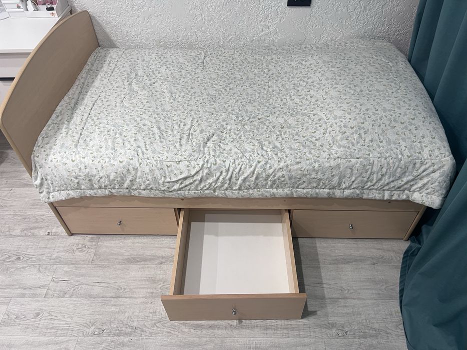 Спальная кровать