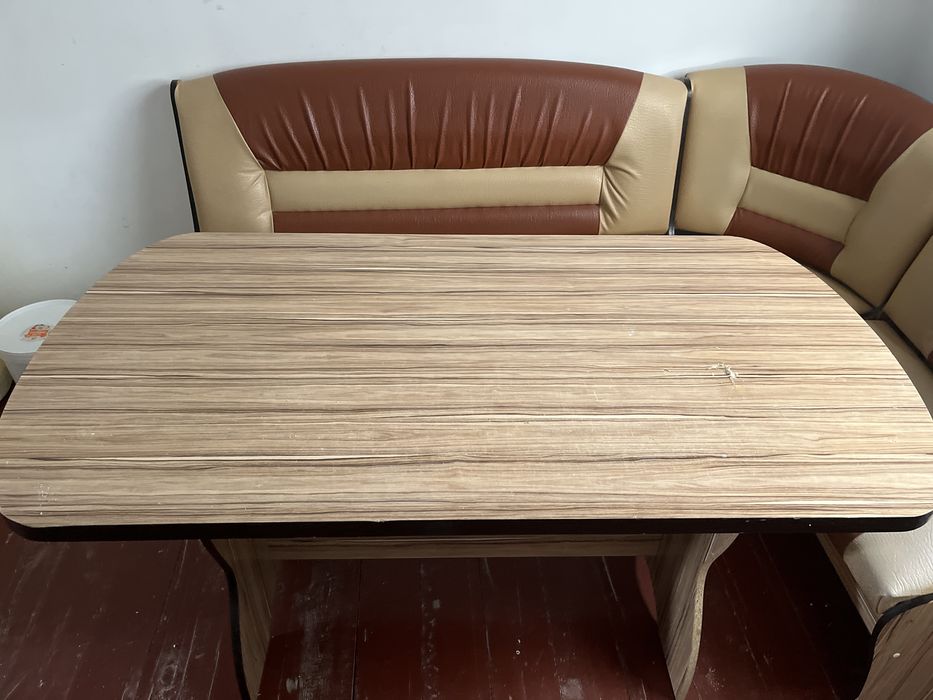 Кухенный стол.