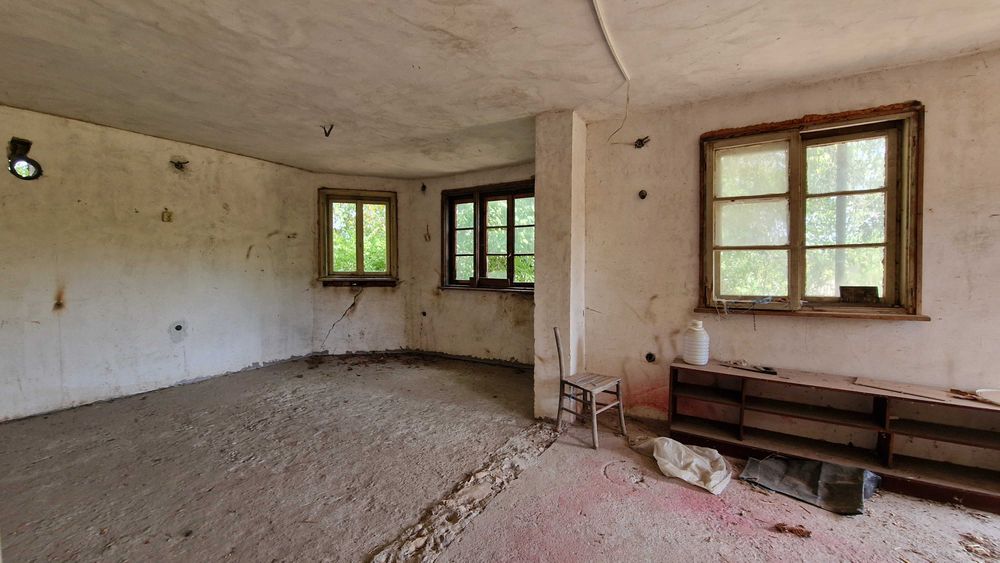 Двуетажна къща (тухла/плоча) в с. Бресте, общ. Червен бряг, обл. Плевен