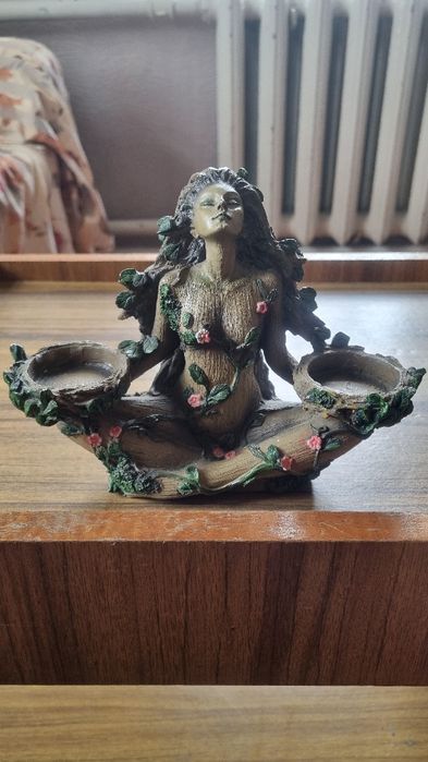 Статуэтки      .