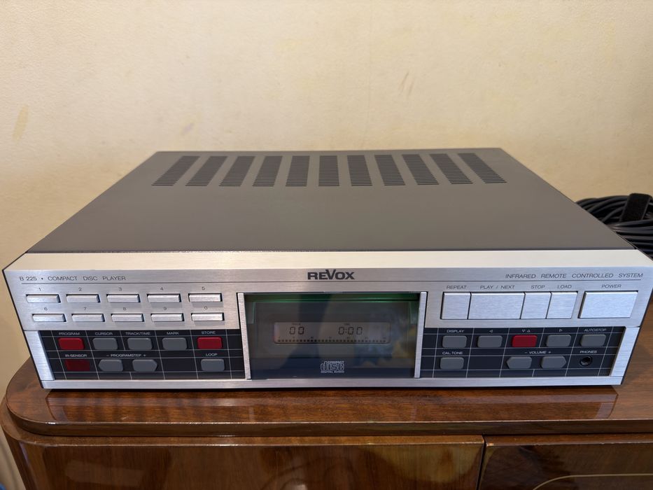 Revox B225 CD Player High-End Vintage – Made in Switzerland – Pentru revizie