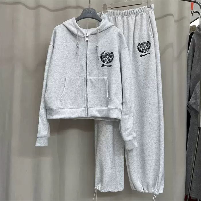 Костюм женский серый на лето