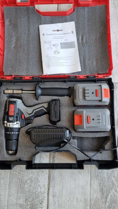 Шуруповерт  с буром