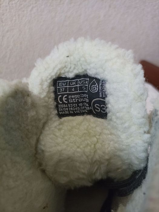 Продам зимние ботинки р 38