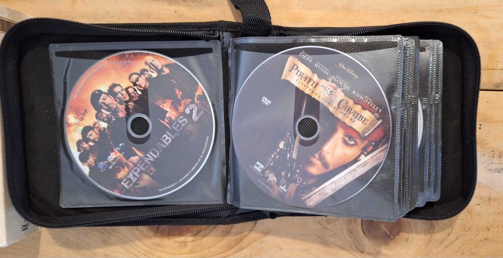 Particular! Geanta suport DVD-uri cu Filme de colectie (36 DVD-uri)