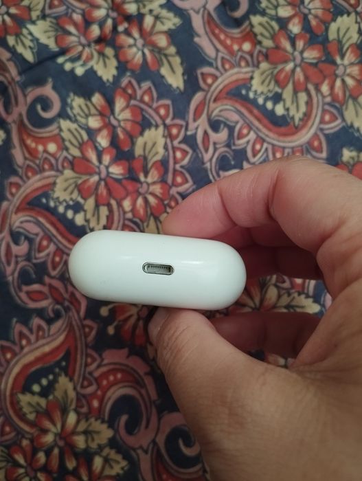 Air pods bluetoohli naushnil