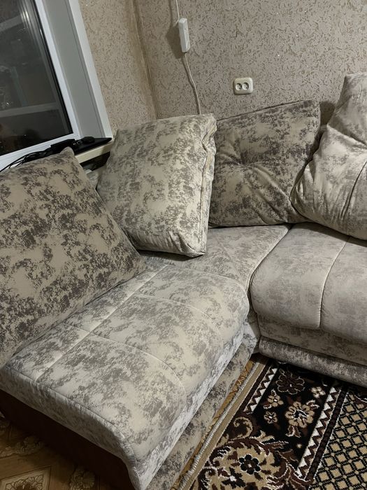 Продается большой диван