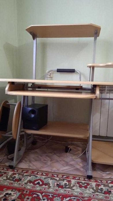 Продам компьютерный стол б\у.