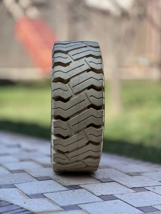 Автошина  21x8-9