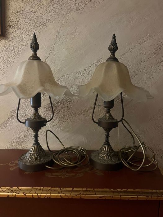 Lampă de masă vintage din bronz și sticlă mată