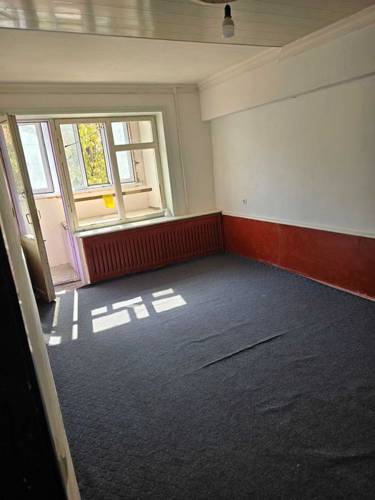 Qorasuv 6 da 2 xona kvartiraga 2 ta o'gil bola kere srochna