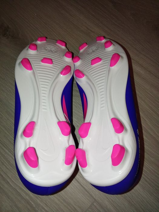 Бутонки за футбол nike mercurial