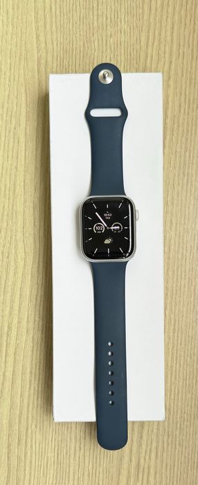 Apple Watch Series 8 GPS 45mm - в отличном состоянии