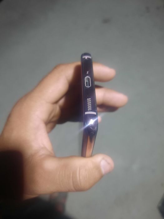 Samsung S21 5g vetnam 2 sim karopka dakumenti bor ekrani toza