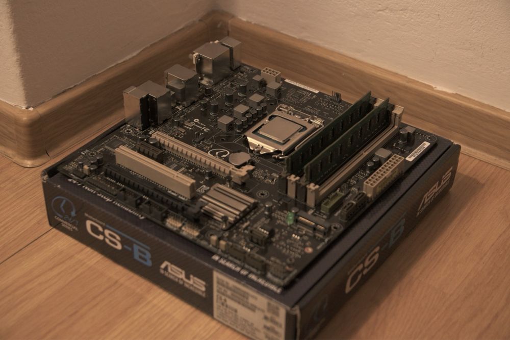 Placă de bază ASUS CS-B
